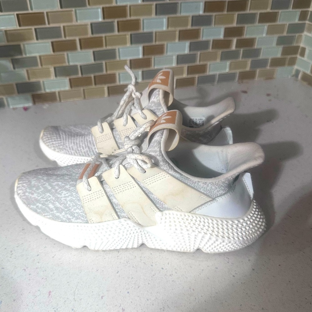 Women’s Adidas 7.5